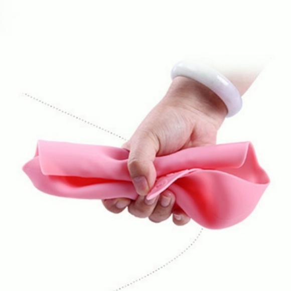 Waterproof Easy to Wash Silicone Baby Bibs - Picture 5 of 5